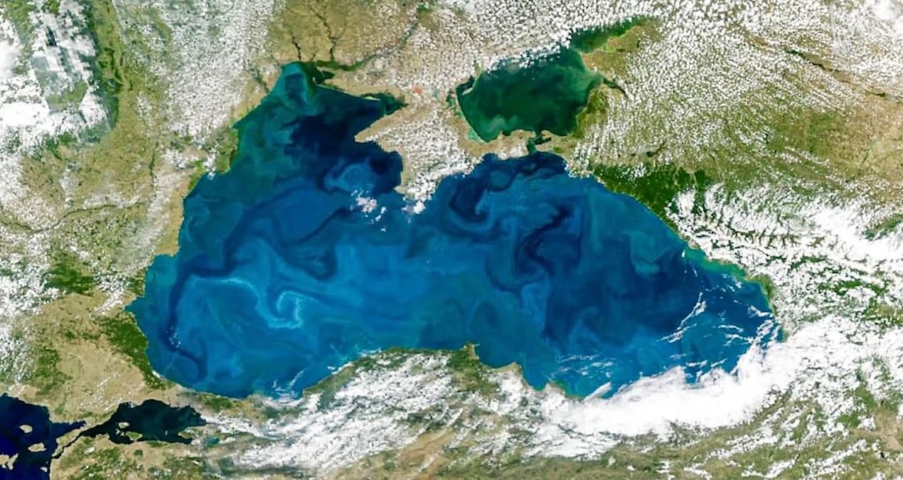 Uzaydan goruldu karadeniz ve istanbul bogazi aniden renk degistirdi 4QJNx68W